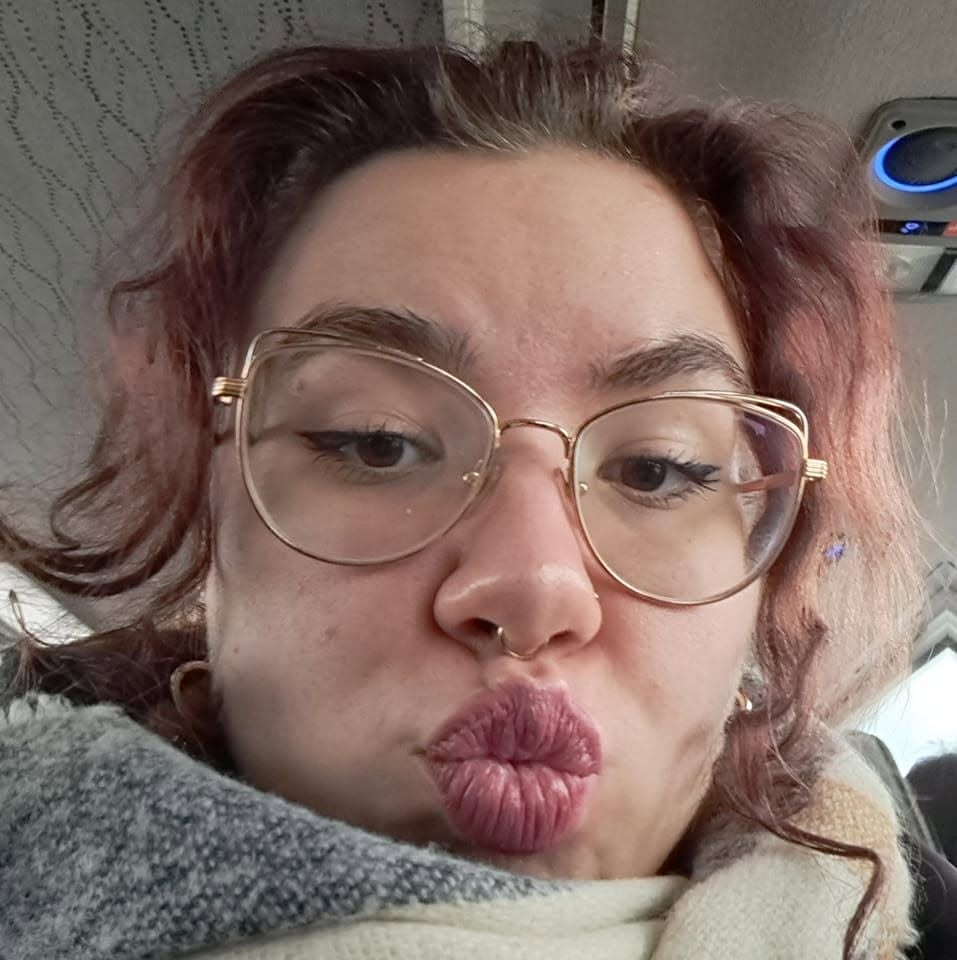 rosaliegooning's tweet photo. I’ve been getting strangers to cum to selfies of my innocent 23 yr old irl Chloe for 6 years. All behind her back

she found out about it a couple years ago and has been traumatized since.

so many loads shot to her face. let’s talk disgusting about her. No nudes #horny #wankchat https://t.co/WICufUuV8J