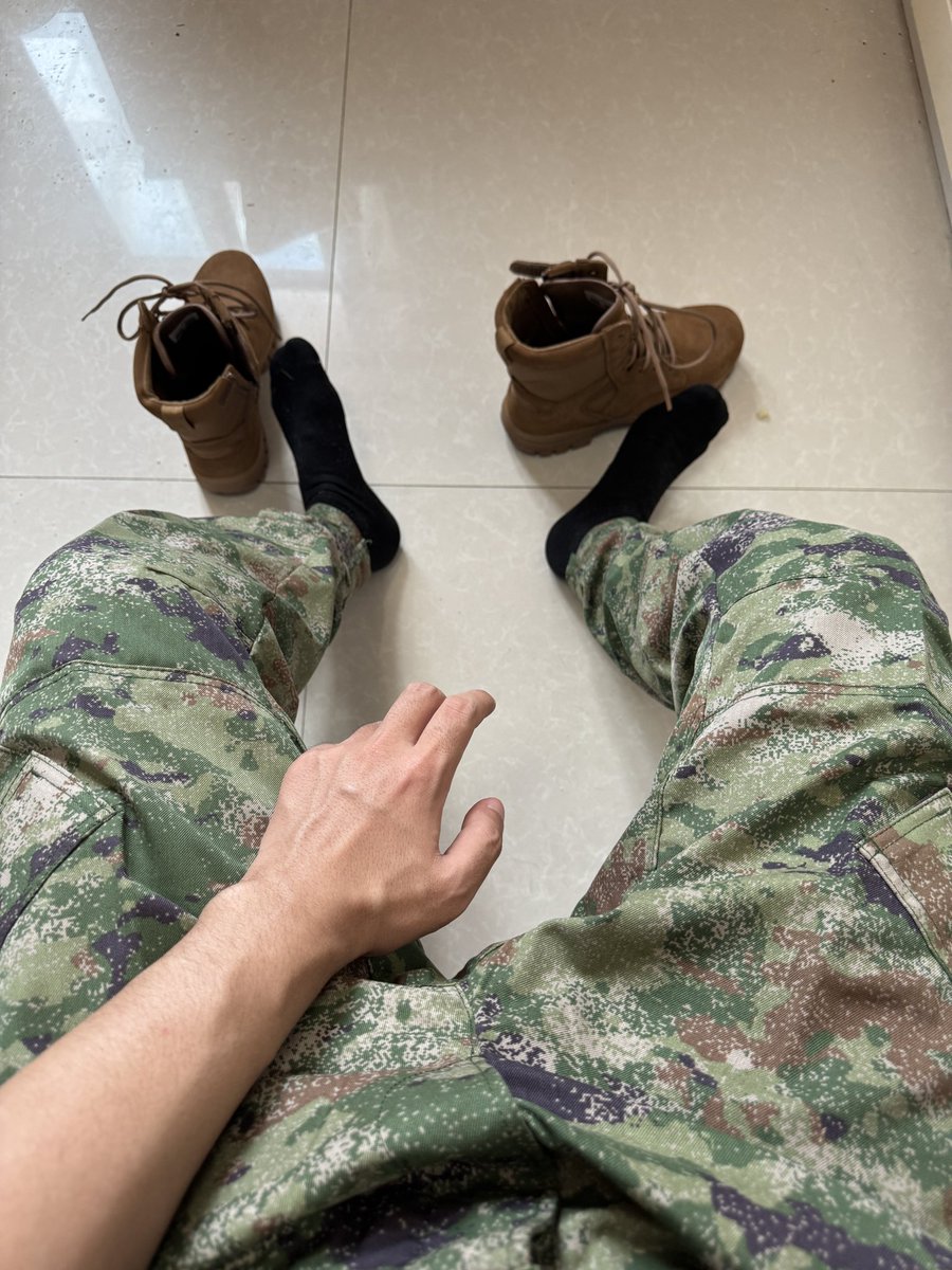TOP106910TOP's tweet photo. 外面37度太热了，里面可以 https://t.co/ikBuT39gnW