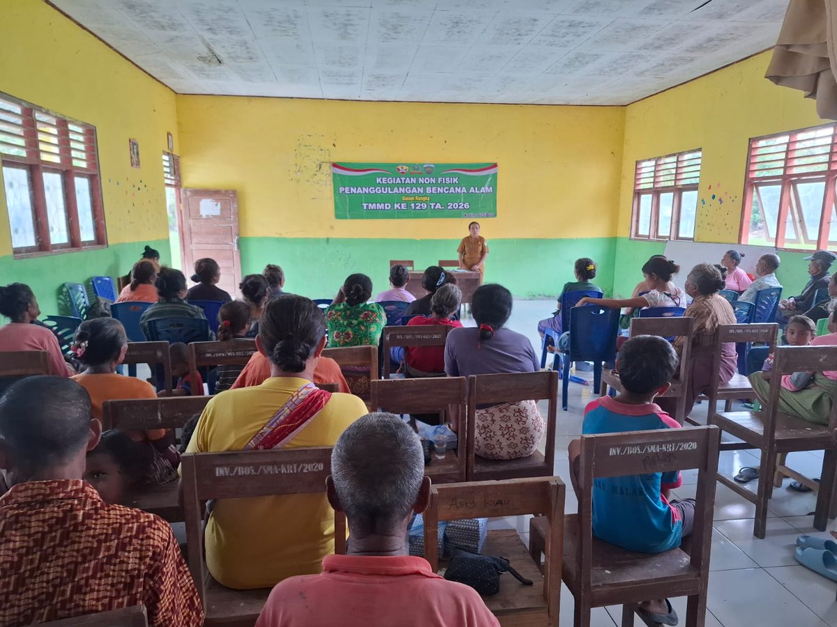 1605Kodim's tweet photo. Satgas TMMD ke-129 Kodim 1605/Belu bekerja sama dengan Dinas Badan Penanggulangan Bencana Daerah (BPBD) Kabupaten Malaka memberikan sosialisasi dan penyuluhan Penanggulangan Bencana Alam kepada masyarakat Desa Naas dan Desa Maktihan, Kecamatan Malaka Barat, Kabupaten Malaka. https://t.co/JuPwawGEzY