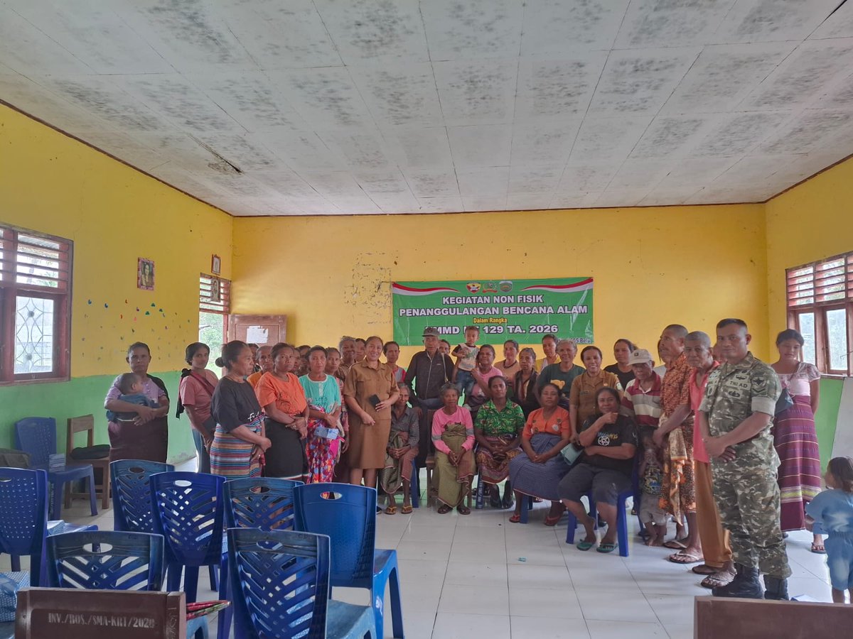 1605Kodim's tweet photo. Satgas TMMD ke-129 Kodim 1605/Belu bekerja sama dengan Dinas Badan Penanggulangan Bencana Daerah (BPBD) Kabupaten Malaka memberikan sosialisasi dan penyuluhan Penanggulangan Bencana Alam kepada masyarakat Desa Naas dan Desa Maktihan, Kecamatan Malaka Barat, Kabupaten Malaka. https://t.co/JuPwawGEzY