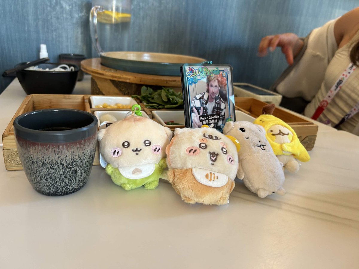 tuliptrick's tweet photo. Offkai!! So much good food and so many good peepo ☺️ thank you so much to anyone who shared any of their time with me 💜 everyone is amazing… https://t.co/9RUp6cw6FY