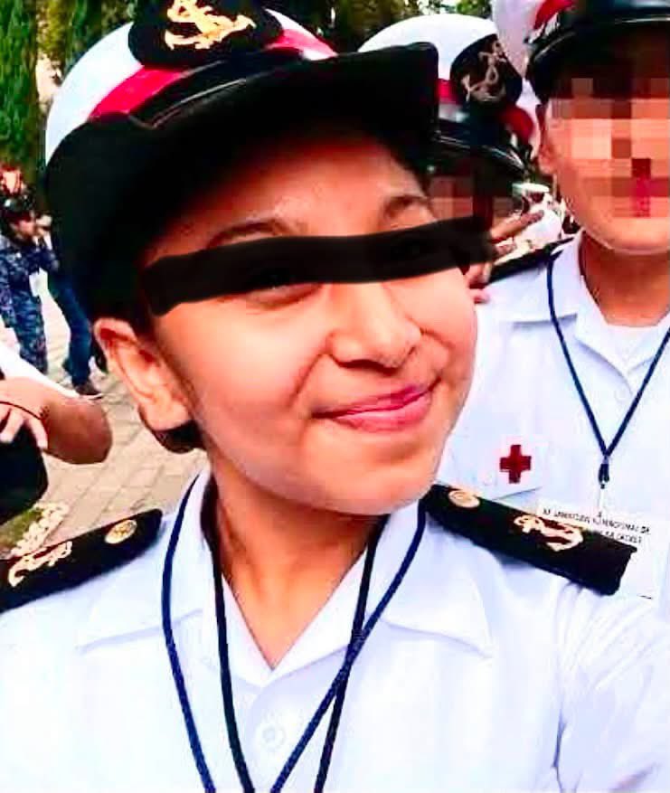 Solmari676's tweet photo. 🚨#ÚltimaHora #Redtvnoticias |CASO DAFNE DE LA ACADEMIA DOENITZ
Vinculan a proceso a Danna Yanina “N” por el feminicidio de la joven Dafne Zapata en Altamira, Tamaulipas.
Aunque la defensa argumentó que la joven también fue víctima de violencia e incomunicación por parte de los directivos del plantel, la jueza determinó mantenerla en prisión preventiva en el CEDES.
Asimismo, se ordenó a la Fiscalía investigar a los mandos de la academia. Los directores también ya fueron detenidos.
📲#Redtvnoticias| #información
