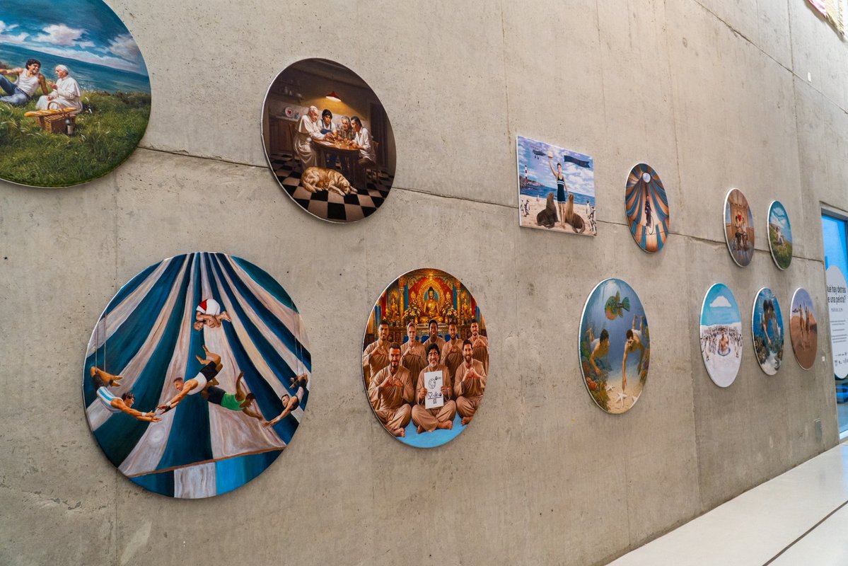 fsaintout's tweet photo. Recorrimos "¿Qué hay detrás de una pelota?”,  de Marina Olmi, en el @MARMuseo. Una muestra que nos propone vincular uno de los símbolos más fuertes de la cultura popular con la historia y los sueños colectivos.  
Con provocación y coraje, el arte de Marina siempre nos obliga a imaginar otros mundos posibles