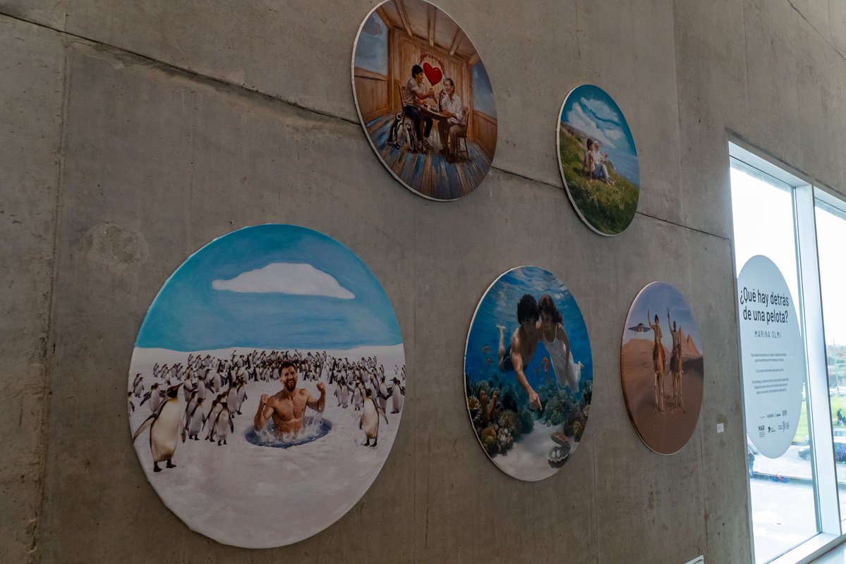fsaintout's tweet photo. Recorrimos "¿Qué hay detrás de una pelota?”,  de Marina Olmi, en el @MARMuseo. Una muestra que nos propone vincular uno de los símbolos más fuertes de la cultura popular con la historia y los sueños colectivos.  
Con provocación y coraje, el arte de Marina siempre nos obliga a imaginar otros mundos posibles