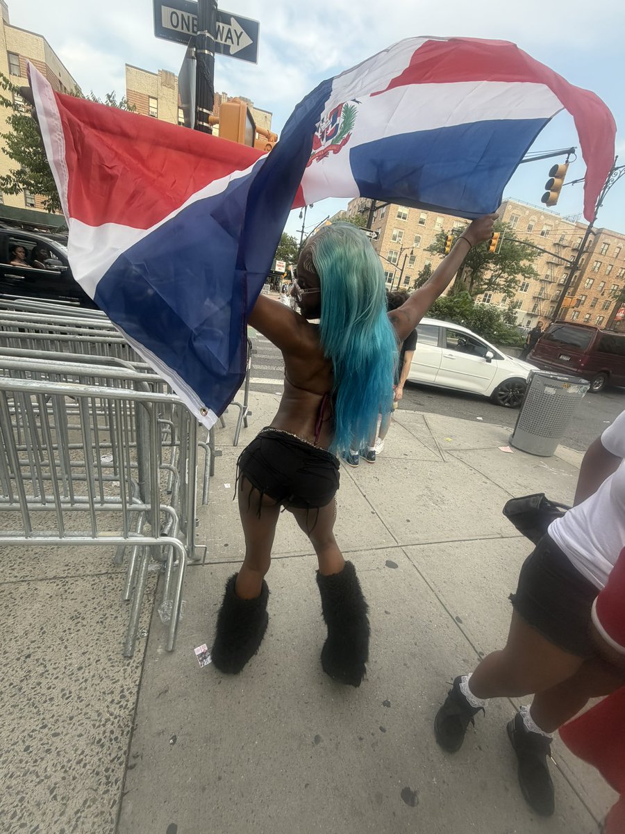 wetandpetite's tweet photo. Would yu fuck me at the Dominican parade ? https://t.co/XMdqWJdSl0