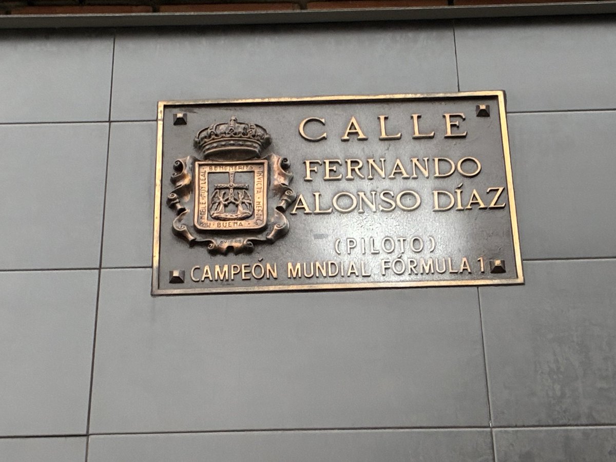 francium11's tweet photo. Happy Birthday to @alo_oficial 🎉 45 and still as brilliant as ever. So happy to have visited his lovely hometown last month. Wonderful vibes and lucky number 33 😊 https://t.co/jsWHGSeqzv