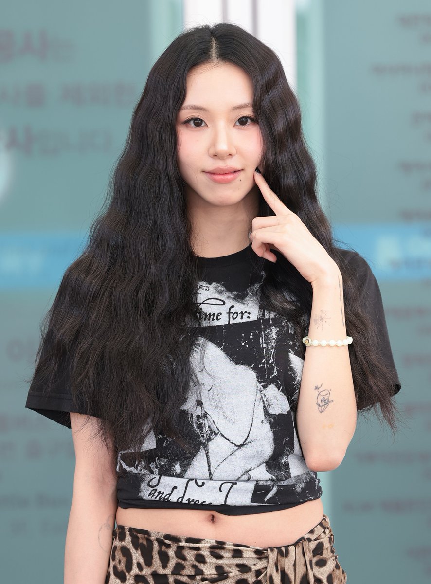 godmitzu's tweet photo. CHAEYOUNG looks gorgeous heading to Malaysia today. https://t.co/RiNM4OrnQo
