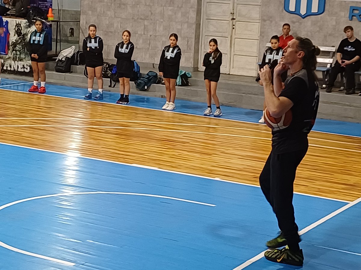 gabyzonan's tweet photo. #SanCristóbal Campus Formativo en #RacingLTC con la presencia del medallista Olímpico #WalterHerrmann #GeneraciónDorada 
Felicitaciones para todos los que lo hicieron posible!
@felipemichlig @mogonzalez67 @SantaFeDeporte https://t.co/wLvtTKu6Pk