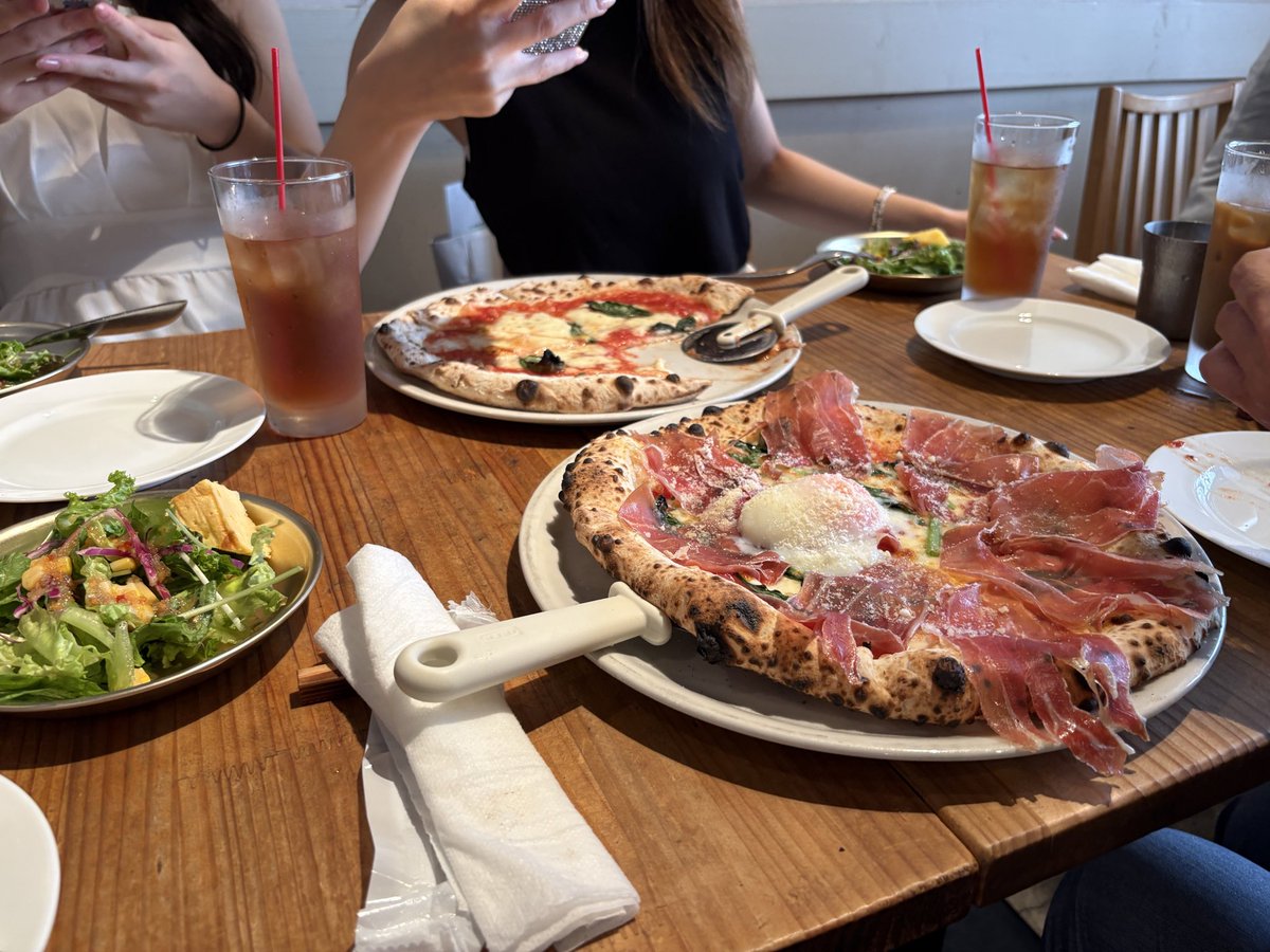 david_G3Ver1's tweet photo. 姉の孫達が横浜にやってきた。
みんなで、ピザ&amp;パスタでランチ。 https://t.co/UjfVHifnFe