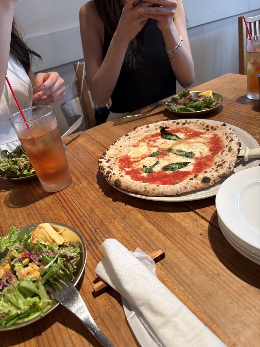 david_G3Ver1's tweet photo. 姉の孫達が横浜にやってきた。
みんなで、ピザ&amp;パスタでランチ。 https://t.co/UjfVHifnFe