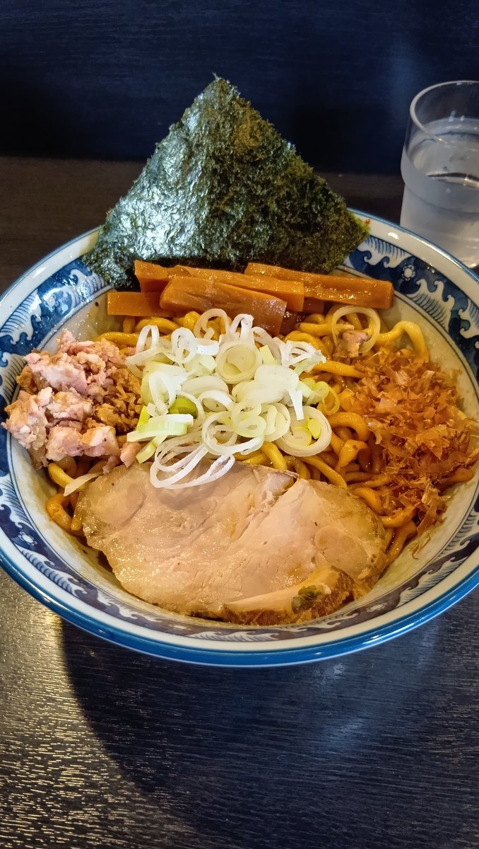 signboarder's tweet photo. 久しぶりに兎に角で油そば食べたら美味しかった😋
スープ割り忘れてた
#みやむらーめん 
#日南ラーメン部 
#さゆラー部 https://t.co/BZFQ9OsZxg