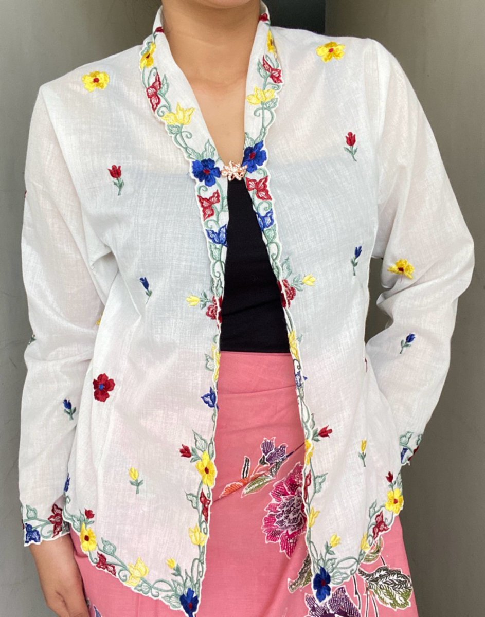 veeolettt's tweet photo. tradisional + colorful + modern klo dimix ternyata bisa SECANTIK INI yaaa 🎀🤍 https://t.co/w8hFgZuC7a