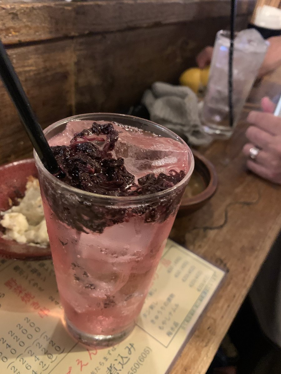 4444Strawberry's tweet photo. もつ焼き ごえん 野毛店
せんべろセット
飲み物3杯と串2本と煮込み
コレで1500円はお得😊 https://t.co/xo2CdegoE5