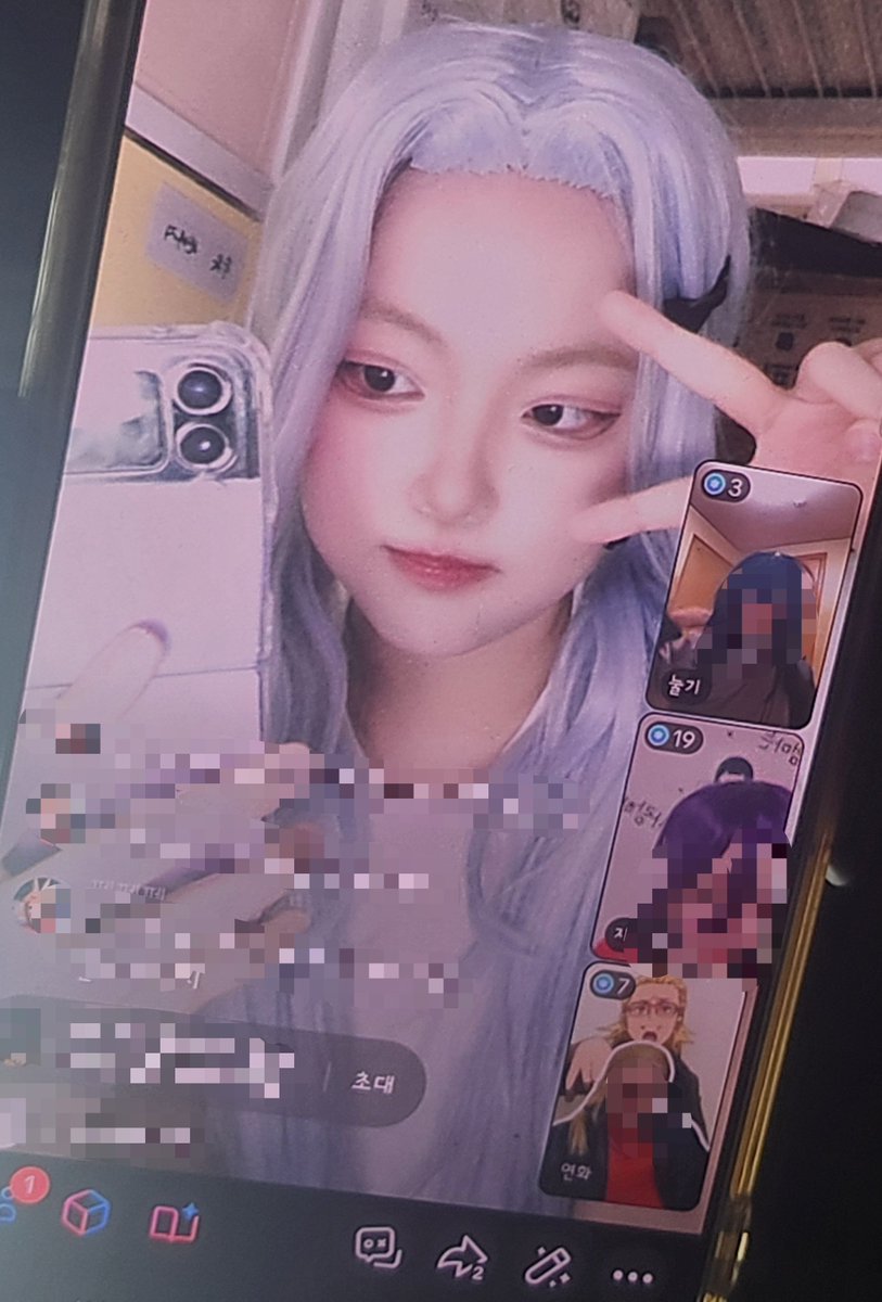 COS_MLOO8U's tweet photo. 어제 라방 https://t.co/yiULe0Vr0P