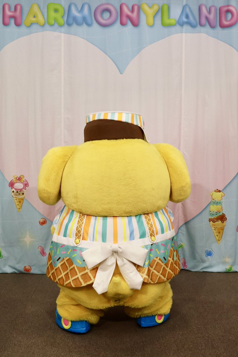 pmpc42's tweet photo. やっとアイスフルグリ🍨
かわいい写真撮らせてー！！！って言ったら左、後、右、頭でポーズ決めてくれたんだけど、、、
プリンくんと私のかわいいの感覚違いすぎて笑った🤣🤣🤣 https://t.co/a8L3Kc2B0E