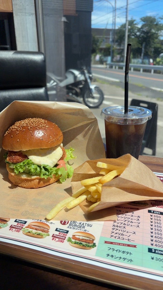 _CafeJB_'s tweet photo. おはようございます☀️

リニューアルオープン記念レギュラーバーガー全品500円は今月31日まで😊
ランチタイム11時~14時限定にてハンバーガー、フードをご注文の方に限りドリンク飲み放題も行っております🥤𓈒𓂂𓏸
#本日のスタッフバイク
#Buell
#XB9S https://t.co/nWtMmd126F