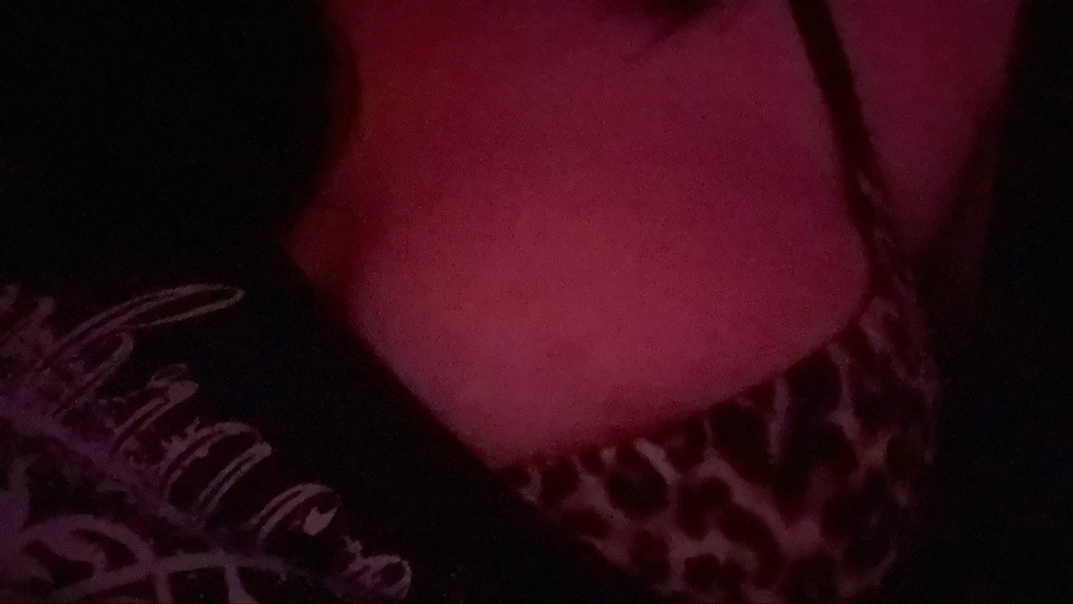 diiqnaaa's tweet photo. Isn’t my new bra so cute <3 #nsfwtwtًً https://t.co/tfIXT8QXJ5