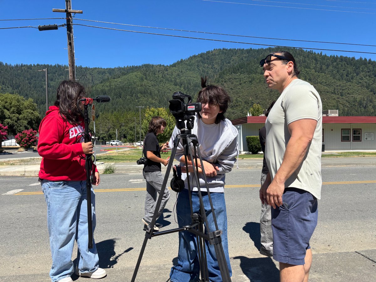 LASKINSFEST's tweet photo. Native Youth Film Workshop at Hoopa Day 2 was filled with creativity, collaboration &amp; storytelling!
Native youth expanded their filmmaking experience by working on two new original film projects while also beginning the editing process
#nativeyouthfilmworkshop #hoopareservation https://t.co/G5dLCLNph3