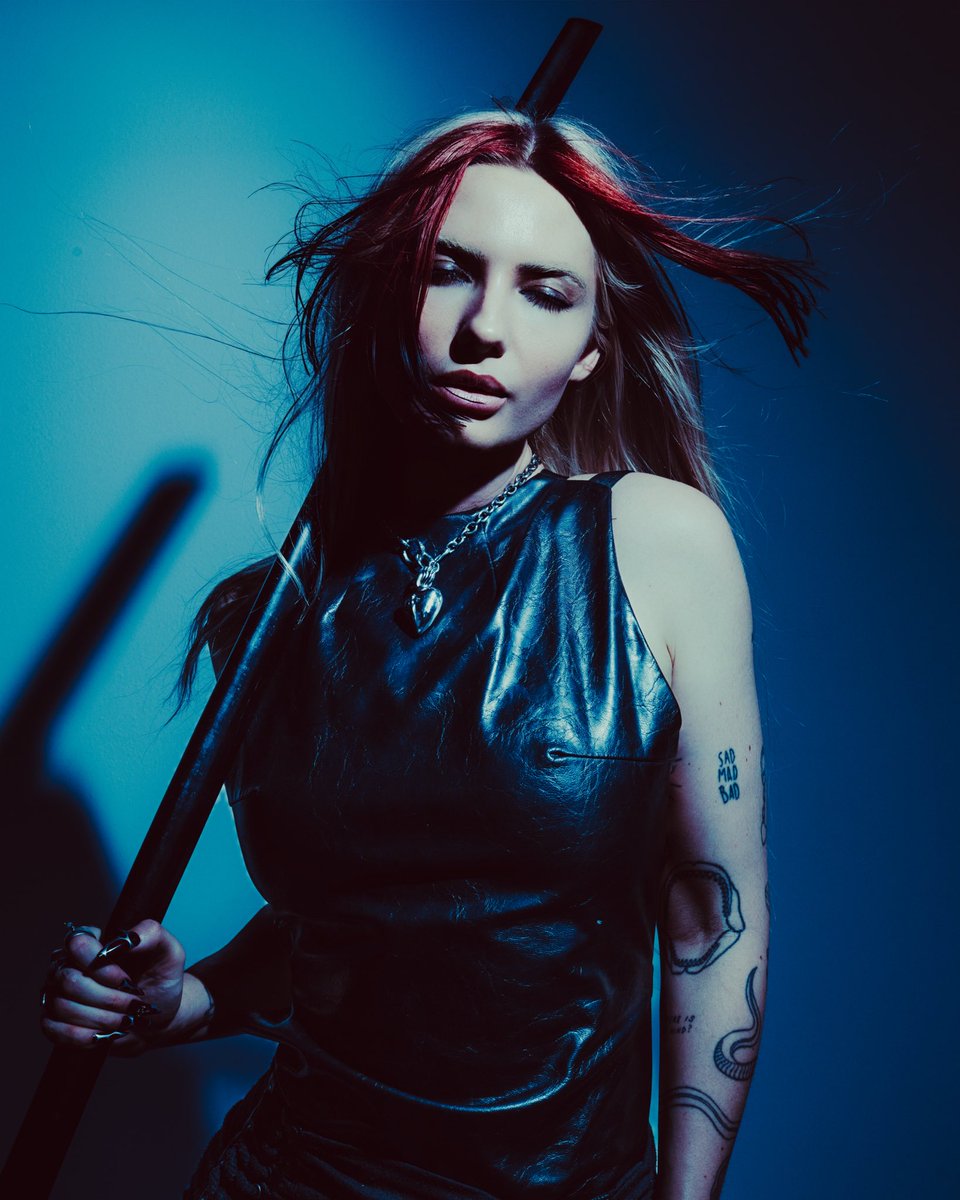 LucilleCroft's tweet photo. I’m back 🖤 https://t.co/aLDQXouSS6
