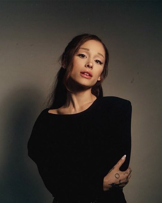 HitsAndCharts's tweet photo. 'Tired of printing endless pictures of a life that isn’t mine,
trying on different boys on for size.
if this is my curse, I’ll let it rise'

— Ariana Grande on 'petal' https://t.co/RYCZksrdmM