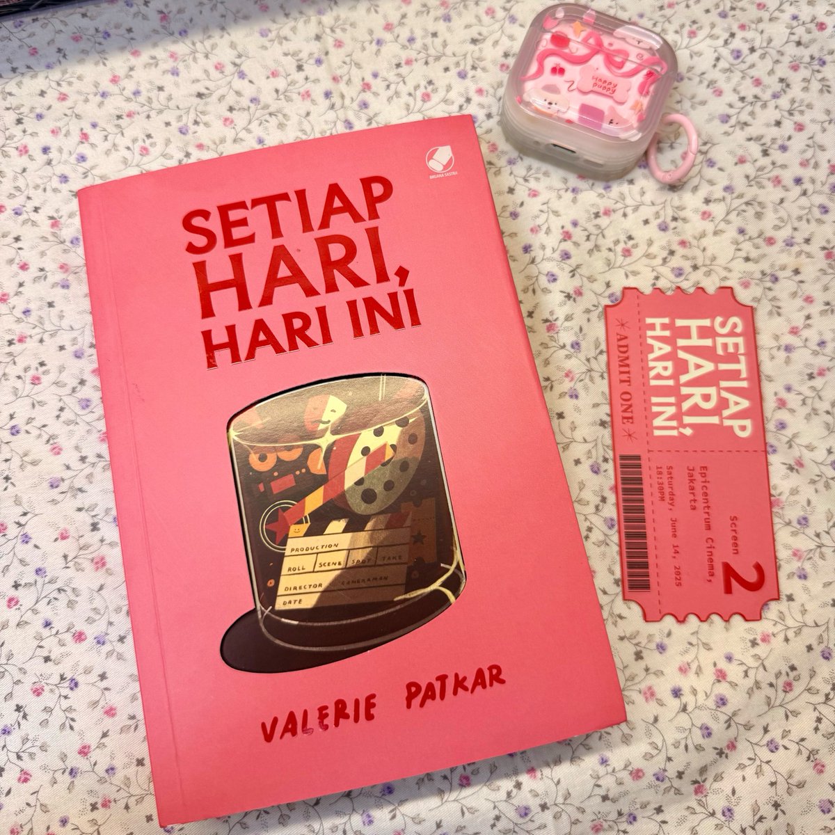 ileftmybooks_'s tweet photo. Currently Reading 📓✧˖°.

𝗦𝗲𝘁𝗶𝗮𝗽 𝗛𝗮𝗿𝗶, 𝗛𝗮𝗿𝗶 𝗜𝗻𝗶 by @setiaphariini 
432 hlm
@Penerbit_BIP https://t.co/R5mTa44qfL