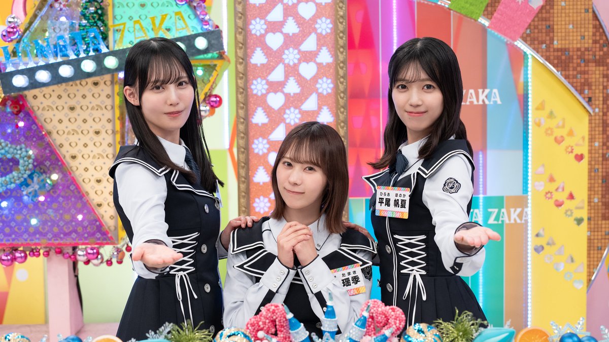 oricon's tweet photo. 日向坂46渡辺莉奈、"大人の色気対決"初挑戦
投げキッスでさすがのパフォーマンス
⠀
🐓カオスすぎる「地鶏と自撮り選手権」も
https://t.co/TFUuVb5s4X
⠀
#まだひな 第2回出演
平尾帆夏、渡辺莉奈、松尾桜、高井俐香 https://t.co/VYIaal1vqM