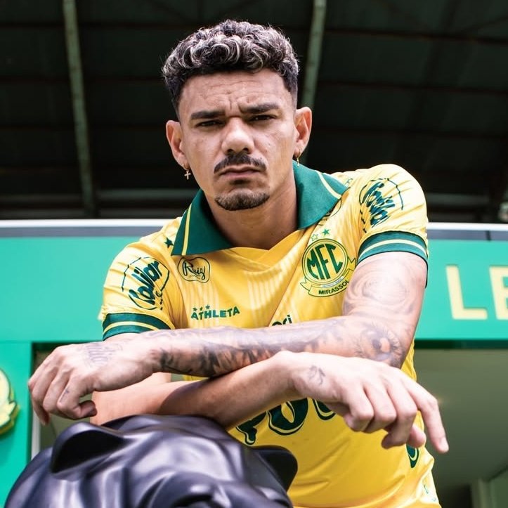 PortaldoLeao's tweet photo. Enquanto aguarda um desfecho em relação a Chico da Costa, que não tem muito interesse em vir para o clube, o Sport mantém conversas com Tiquinho Soares como plano B para a posição.

[@PedroMaranhao13 | @NE45Minutos] https://t.co/z0CoIqVfIr
