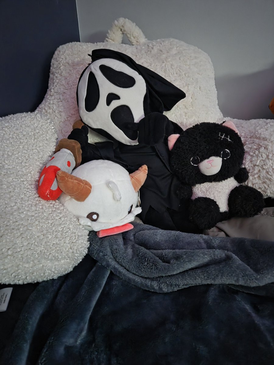 siniboii's tweet photo. going to play dbd #donotdisturb https://t.co/Dd3A9NSTaF