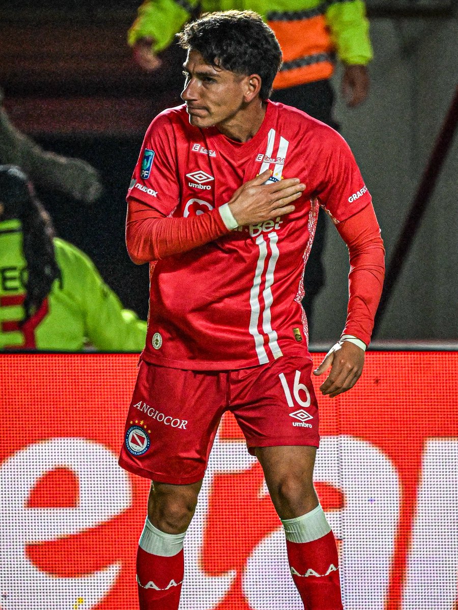 dataref_ar's tweet photo. 🐞🔝 FRANCISCO ÁLVAREZ en la goleada de Argentinos Juniors ante Estudiantes de Río Cuarto por 3-0:

▶️ 1° en duelos ganados (10).
▶️ 1° en toques (110).
▶️ 1° en pases precisos (84).
▶️ 1° en despejes de cabeza (7).

🌐 Todos los registros estadísticos EN VIVO están en https://t.co/hmQtYejtAi