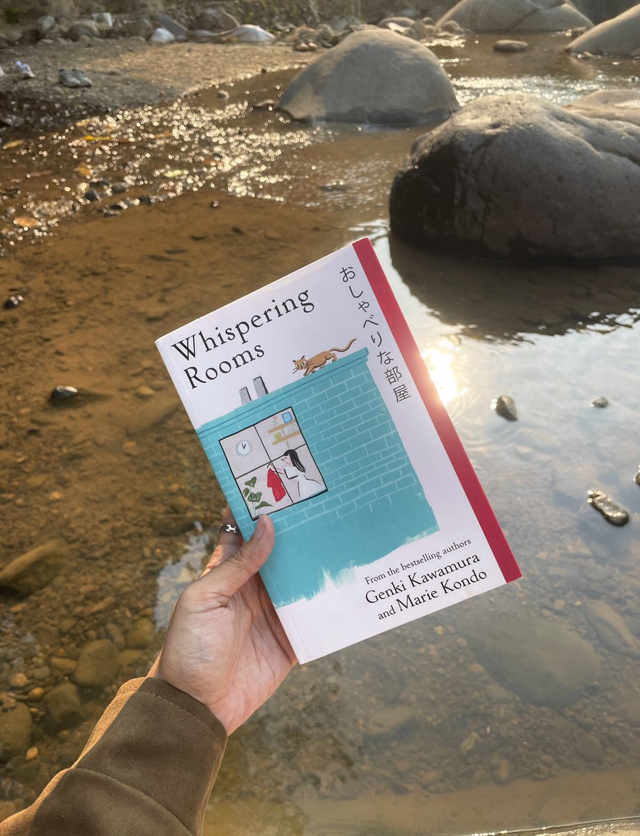bielbiey's tweet photo. Imagine your life where you just read your favorite books and visit cute places °❀⋆.ೃ࿔*:･🌷 https://t.co/KDMIrt4q0b