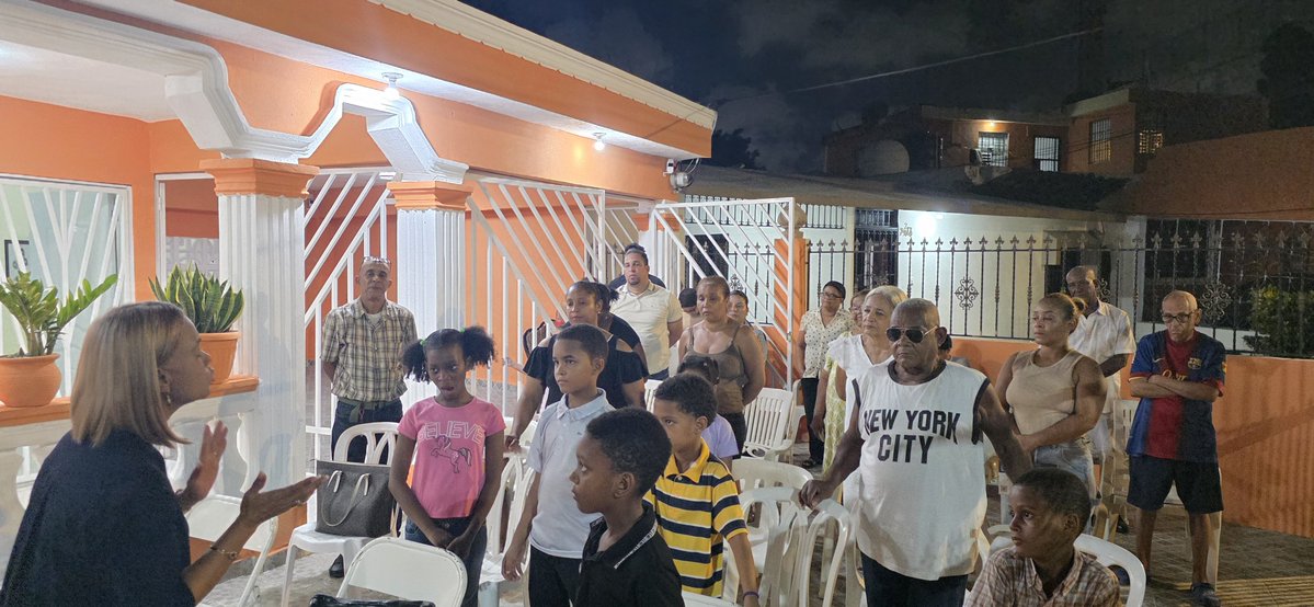 HeBenrd's tweet photo. Hoy abrimos la tercera Casa de Bendición de la Iglesia Herederos de Bendición (HeBen) en sus 15 días de fundada. Está ubicada en la Urbanización Máximo Gómez en Santo Domingo Norte. 

Estamos seguros de que la gloria postrera será mayor que la primera. https://t.co/36CsyRGrsh