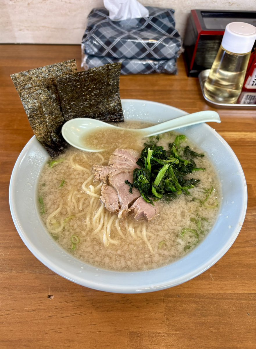 summ9982's tweet photo. 鉾田市『ニューラーメンショップ鉾田店』のアサッパラーメン！！

初訪🚀

聞き慣れないアサッパは平日のみ30食限定500円なのかな😗
素ラーメンではなく具材ものった美味しそうなラーメン👍
背脂入りのスープに中細麺で麺量けっこう多め👏
これで500円はコスパ最高だな〜🎶
通常メニューも今度食べよ🌀 https://t.co/7a3BS0rm8r