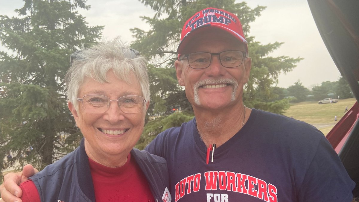 sjkokinda's tweet photo. Lot's of energy at the President Trump's Michigan rally on Monday. And, of course, he pulled my friend Brian Pannebecker up on stage. https://t.co/iDBHlqa7CH