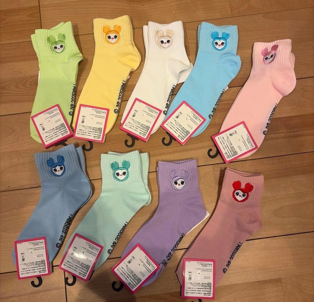 nynwicecart's tweet photo. TWICE LOVELYS x SHIMAMURA ITEMS ACTUAL PREVIEW 🧵

Lovelys Purse 💕 Lovelys Socks 🧦 https://t.co/DY3G8hBgps