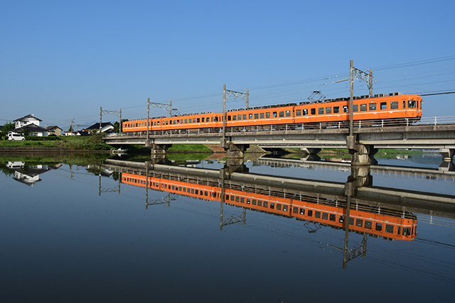 mintetsukyo's tweet photo. 【一畑電車】
熱中症対策に伴うポロシャツ制服の導入！
https://t.co/0Bwkwt5Ak3
こういう動きも鉄道業界が働きやすくなるための取り組みですね！ https://t.co/afPISYUiMv