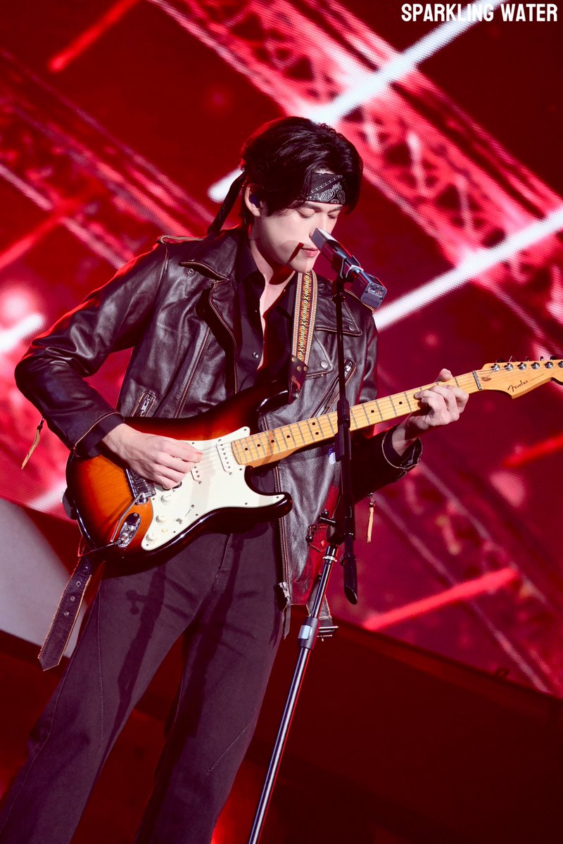 spark_wtr's tweet photo. Rockstar🤘🏻🎸

#JossGawinConcert 
#GawinCaskey https://t.co/MLrjr0wOpk