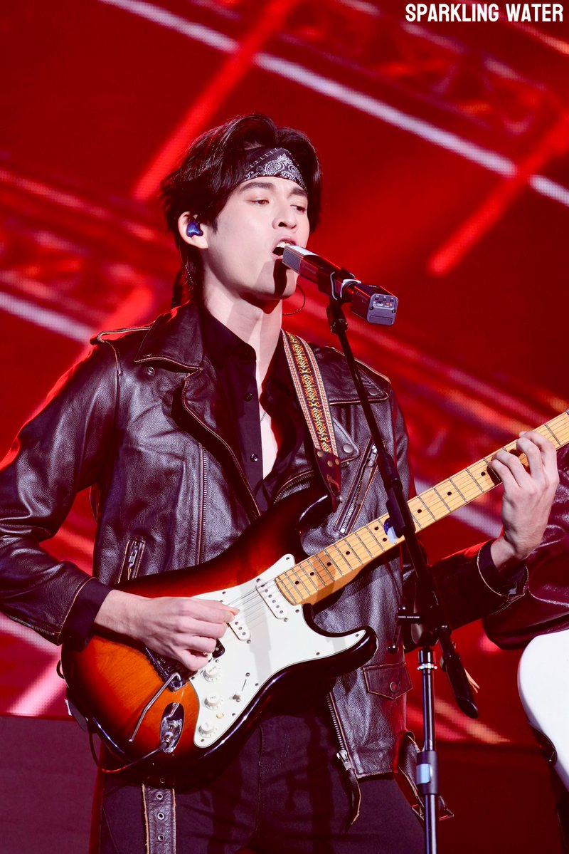 spark_wtr's tweet photo. Rockstar🤘🏻🎸

#JossGawinConcert 
#GawinCaskey https://t.co/MLrjr0wOpk