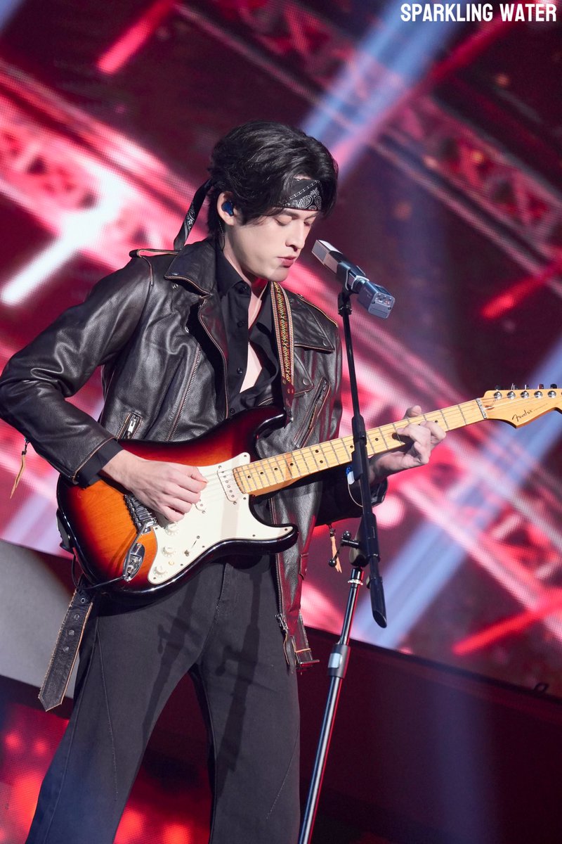 spark_wtr's tweet photo. Rockstar🤘🏻🎸

#JossGawinConcert 
#GawinCaskey https://t.co/MLrjr0wOpk