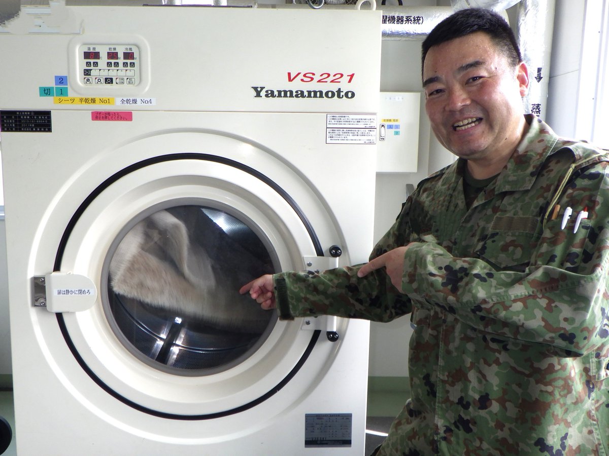 JGSDF_Komakado's tweet photo. 【#駒門駐屯地業務隊 より🗻】

#業務隊 は、 #駒門愛 あふれる #自衛官、#防衛事務官、#防衛技官 が一体となり
駐屯部隊・隊員に対する後方支援やサービス業務を遂行しています
仕事や生活（衣食住）すべてにおいて
「駐屯部隊・隊員ファースト」の奉仕精神で高みを目指しています🆙 https://t.co/L330qhLN7A