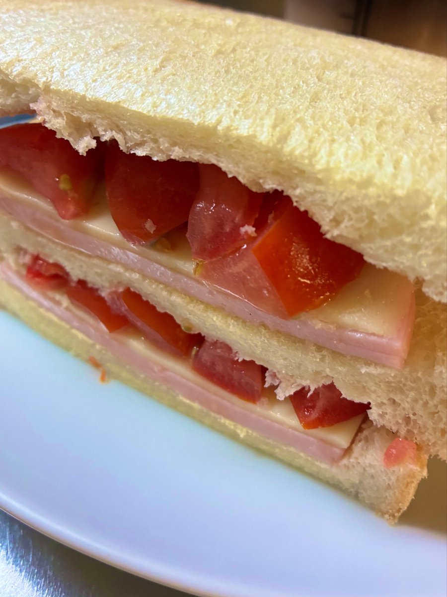 cdn_71's tweet photo. おはようございます☕️
トマト🍅欠乏症サンド https://t.co/xgpiUOJQM6
