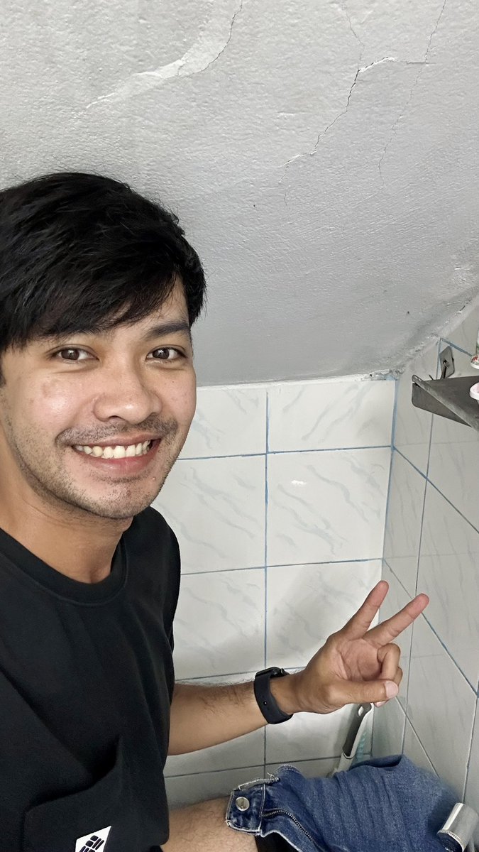 phutsx's tweet photo. เจอร้านอาหารที่ห้องน้ำแบบนี้อีกแล้ว 555 😂 https://t.co/NAV32Lwy92