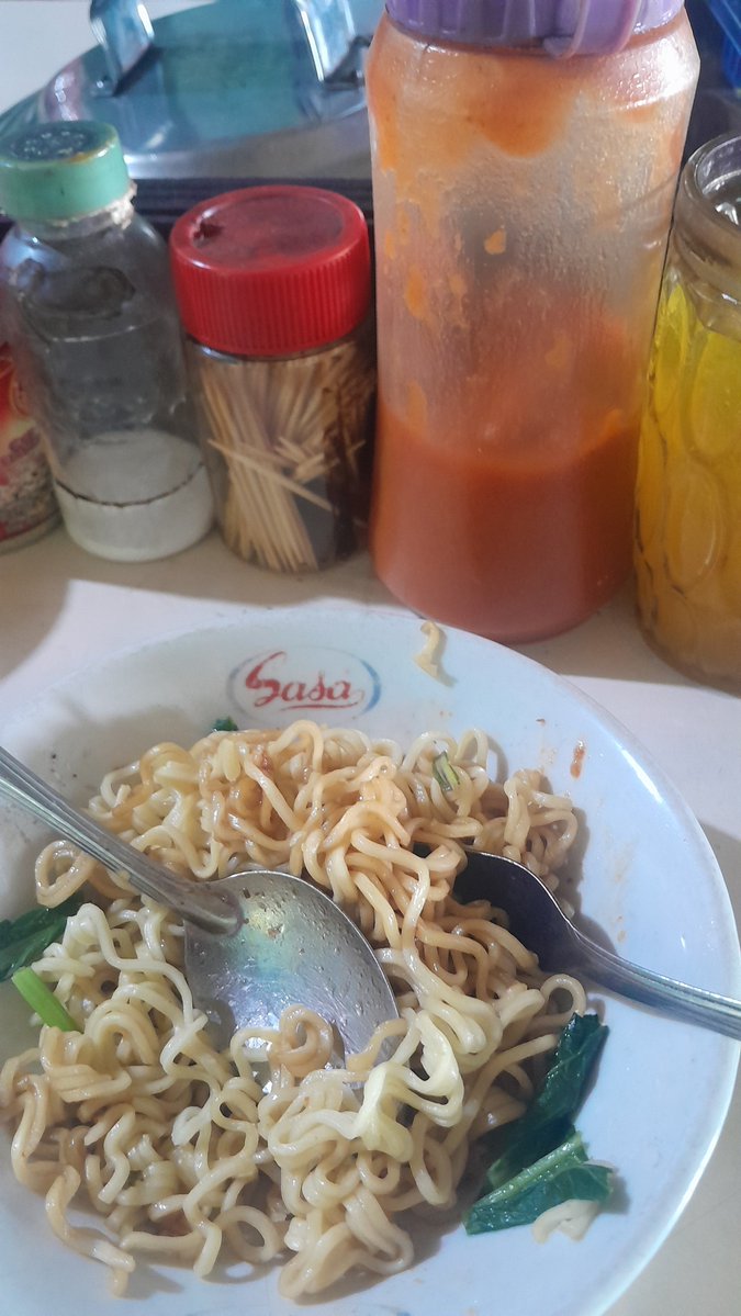 Krupuk_garingg's tweet photo. Lg di warkop makan mie goreng trus tiba2 mau pup dan lgsg ngibrit ke alfamart dan hamdallahnya wc nya bersih dan kosong jd bisa pup dgn damai dan tenang #tmi #adml https://t.co/7l1apwpJ2E