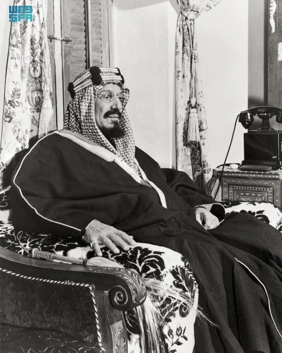 D_S_ALHARBI's tweet photo. من أقوال الملك عبدالعزيز -رحمه الله- : " إني جعلت سنتي ومبدأي ألا أبدأ أحدًا بالعدوان ؛ بل أصبر عليه وأطيل الصبر على من بدأني بالعداء ، وأدفع بالحسنى ما وجدت لها مكانا ، وأتمادى بالصبر حتى يرميني البعيد والقريب بالجبن والضعف ؛ حتى إذا لم يبق للصبر مكاناً ضربت ضربتي فكانت القاضية ".