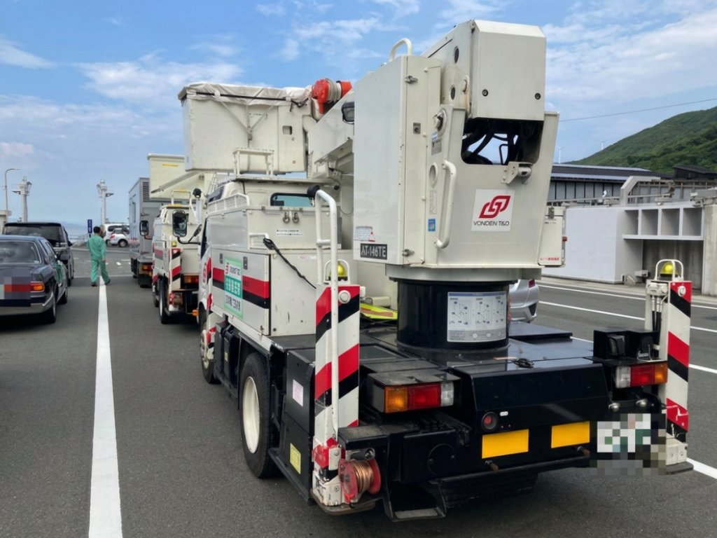 YONDEN_G's tweet photo. 令和8年熊本地震により被害を受けられた皆さまに、心からお見舞い申し上げます。

四国電力グループでは、四国電力送配電に対する九州電力送配電からの要請を受け、被災エリアへの高所作業車等の車両や要員の派遣を行うこととしました。

今後とも、電力の早期復旧に向け、できる限りの協力を行ってまいります。

【応援派遣内容の詳細はこちら】
https://t.co/yNv0U7xdNa