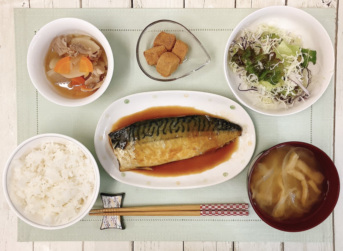 tokyo_stage's tweet photo. 本日の夕食は『さばの味噌煮〜特選味噌ダレ〜』です。
鯖の切り身🐟を特製の味噌ダレでじっくり煮込んで作成しました❗😆
鯖はタンパク質やDHAなど多くの栄養素を含んでいます👍✨
味噌のコクと鯖の旨みが広がる食べ応えのある和のおかずです。
しっかり召し上ってくださいね❗
#東仁学生会館 #学生寮 https://t.co/DREg6b9x5Q