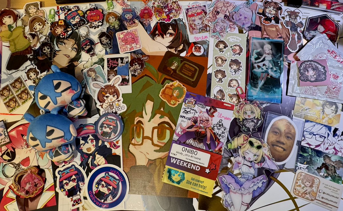 0NIB0's tweet photo. Offkail Gen 5 haul!! 
Had a great time with lovely company and also met some new folks this year. 

🍫❤️ https://t.co/8b7Tv6mQk8