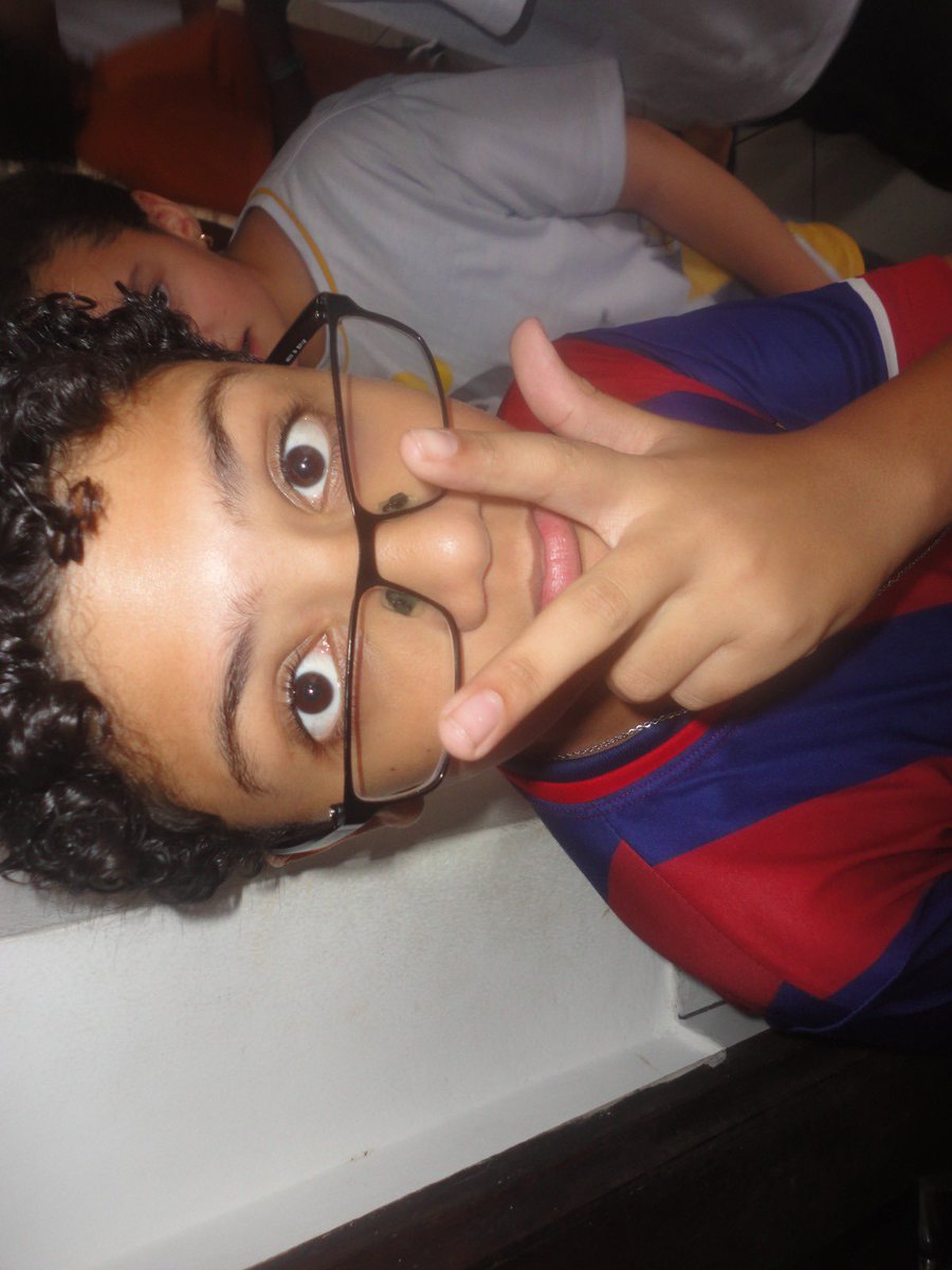 ct1_ctr's tweet photo. Eu posso estar horrível nessa foto, mas poucas pessoas entenderiam toda uma história que está por trás dela, esse foi só um momento em um recreio do chave, mas ele representa muitos outros recreios bons que eu tive lá. https://t.co/LdcuN6wBof