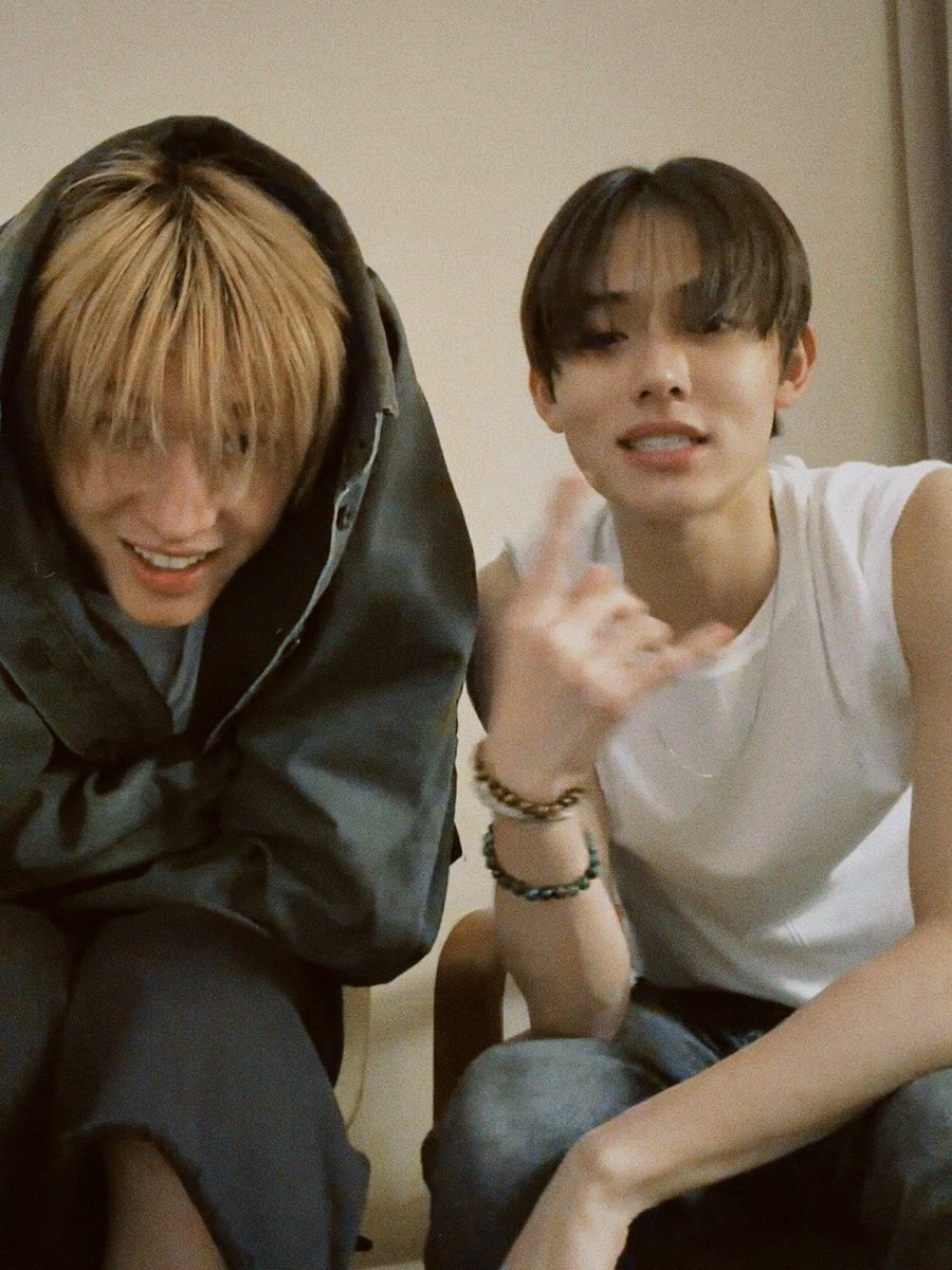 cortisfilms's tweet photo. martin &amp; seonghyeon live https://t.co/6VXpUnDZ4J