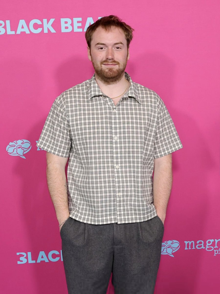 hoffmanupdates's tweet photo. Cooper Hoffman looks around at the I WANT YOUR SEX premiere in LA! https://t.co/ZmMsegwLhm
