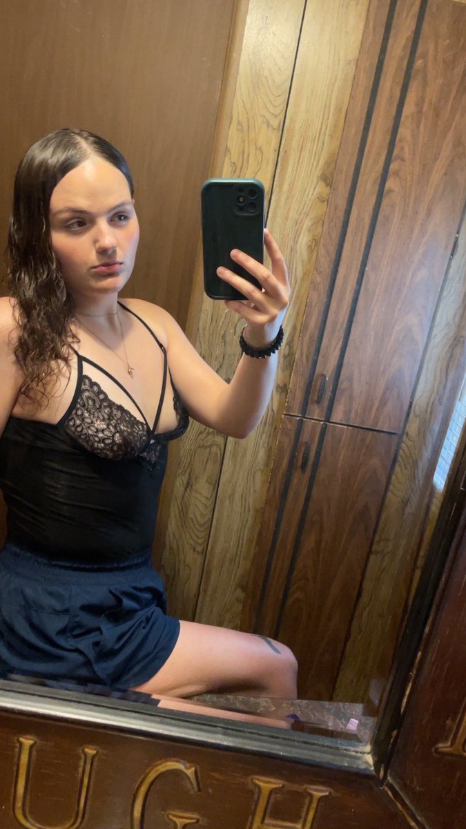 AvaHeart_22's tweet photo. Heyy baby😏 hope your having a goodnight💕💤 come check out my OF if you like what you see and want some more from me:) https://t.co/NJ7fQ2MDGX https://t.co/xEIaY8UUjY